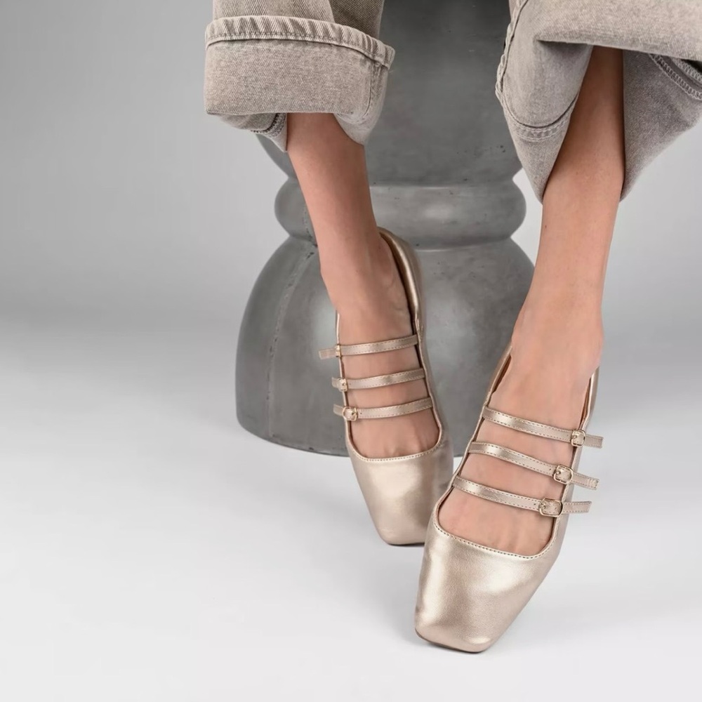 🌸 NWOT Elegant Gold Journee Collection Women's Strappy Flats